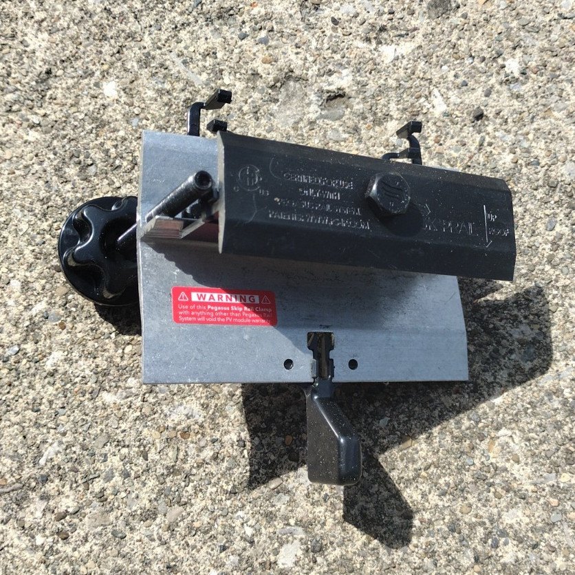 Pegasus Skip Rail Clamp with Kickstand