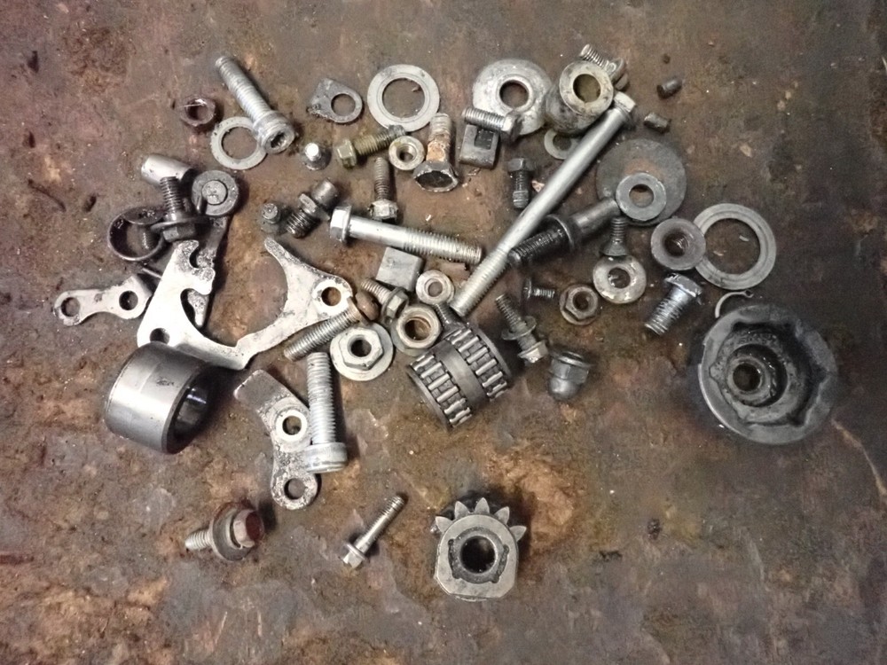1990 1999 Suzuki RM 80 motor shift misc bits