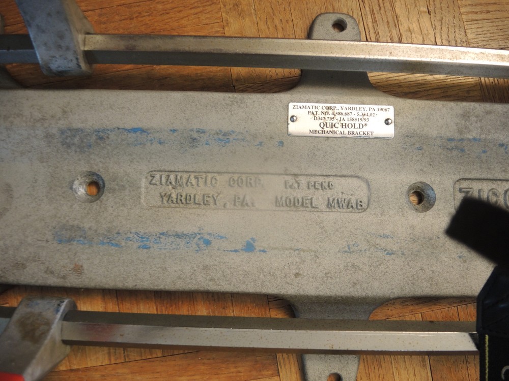 SCBA quic hold mechanical bracket