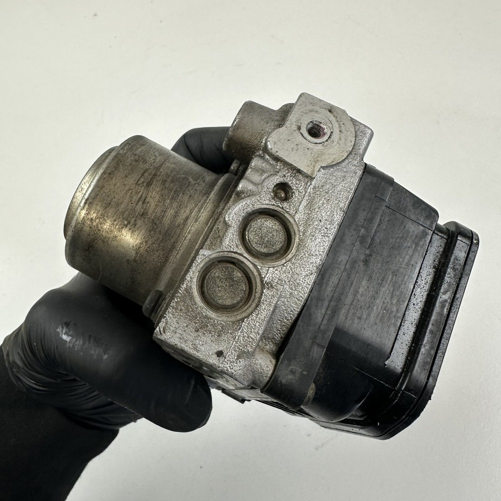 Triumph Rocket Classic 2013 ABS pump modulator control unit block