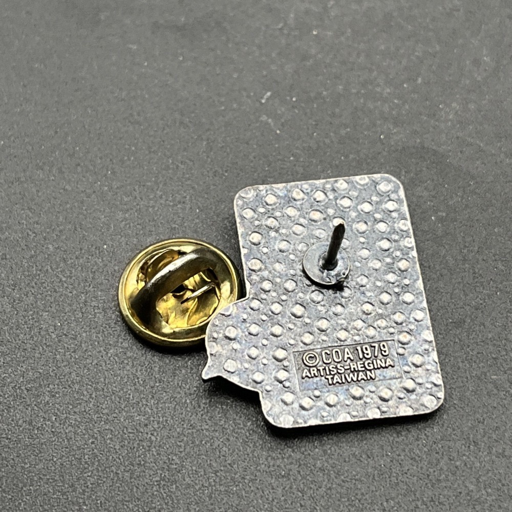 1988 Calgary Winter Olympics Bobsled Event Lapel Hat Pin