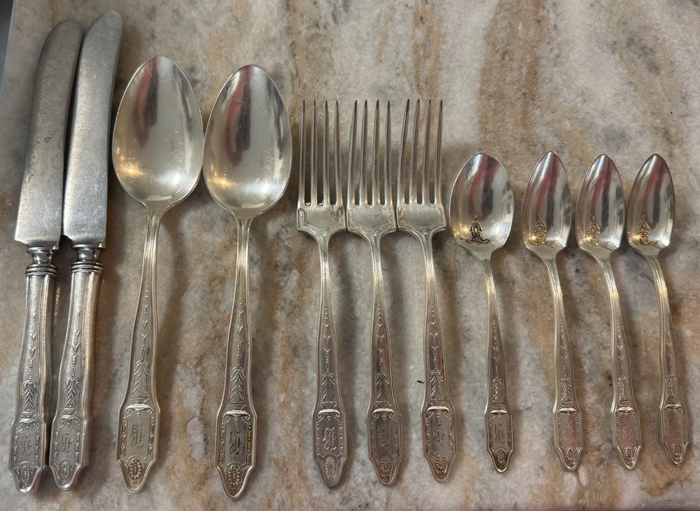 Adelphi Silverplate 1920 Oneida Silver Heirloom 11pc set