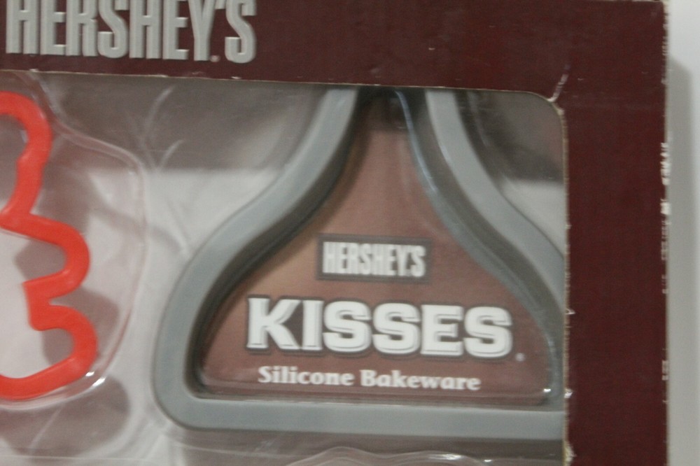 Hersheys Learn to Bake with Hersheys 8 Piece kid's Pack Silicon Bakeware Cookie