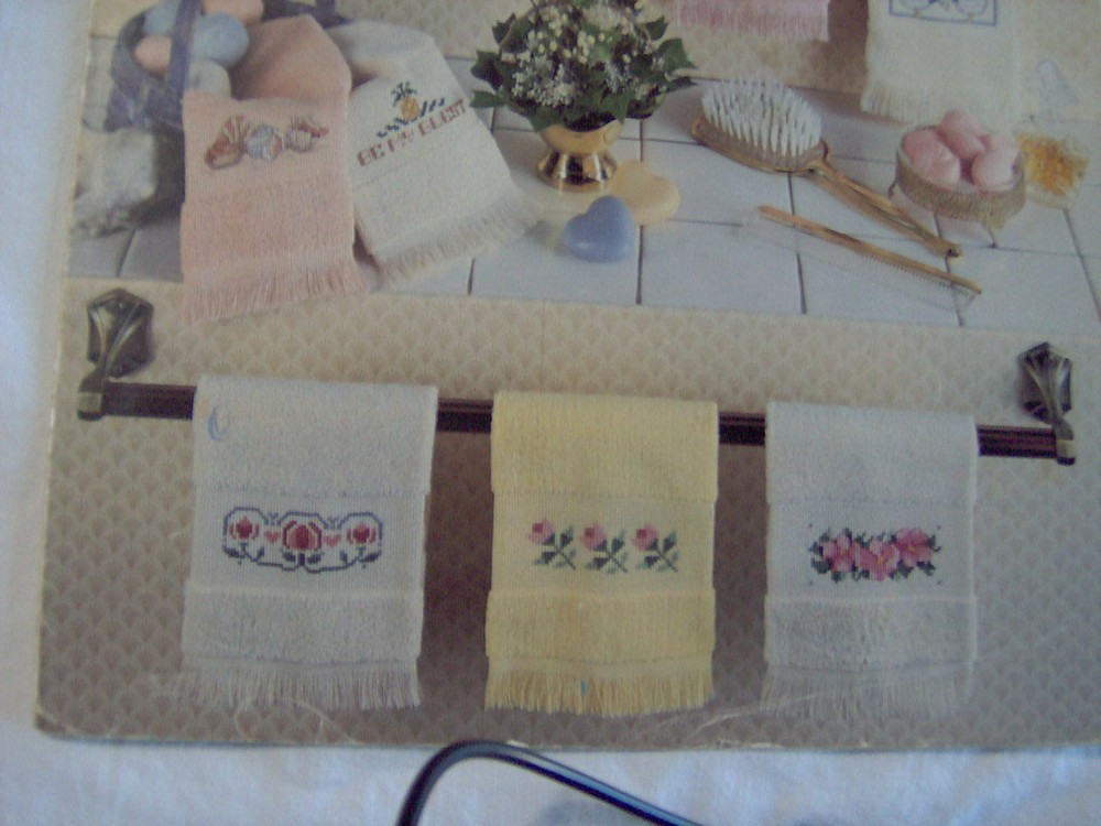 JUST FINGERTIPS 10 DESIGNS CROSS STITCH PATTERN CHART Borders Flowers Shells +++