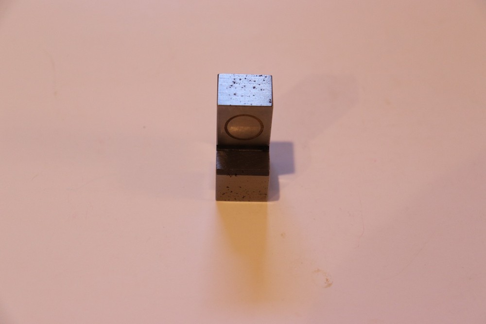 Magnetic Chair Type Edge Finder.