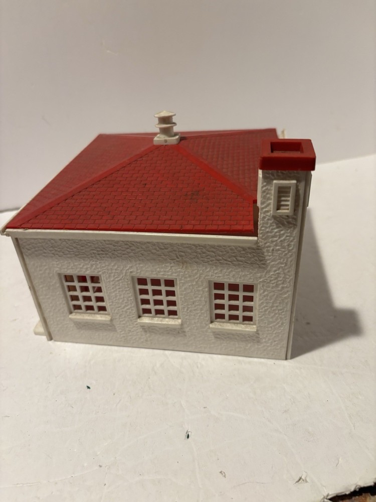 O scale complete fire station by Plasticville