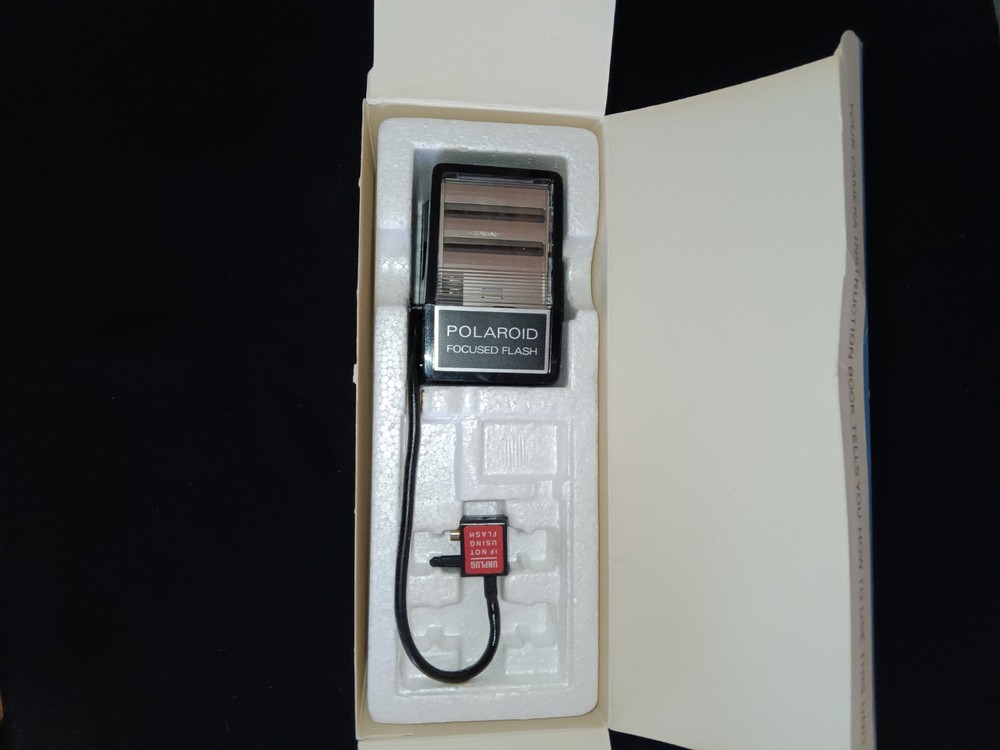 Polaroid Model 490 Focused Flash in Original Box