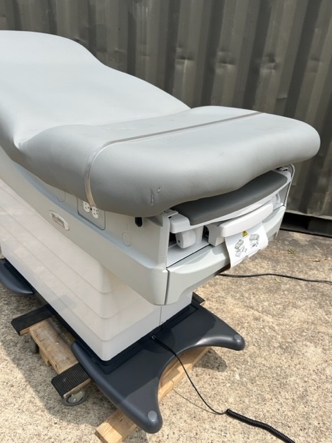 Midmark 626 Power Examination Table