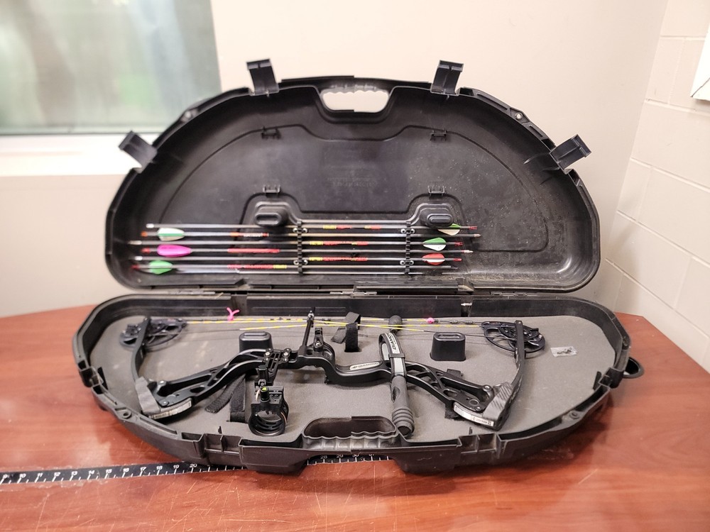 Diamond Archery Edge SB-1 Compound Bow Package 25" 60lb Draw