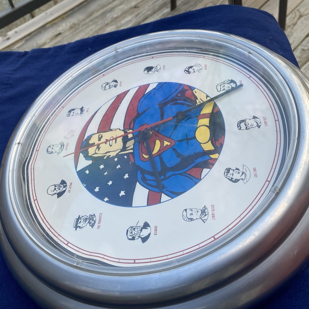 Superman DC comics 1993 12 1/2”clock with characters