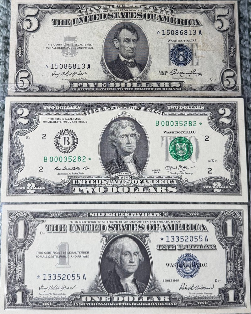 (3) CRISPY STAR NOTES INCLUDING (2) SILVER CERTIFICATES (2) CU & (1) AU