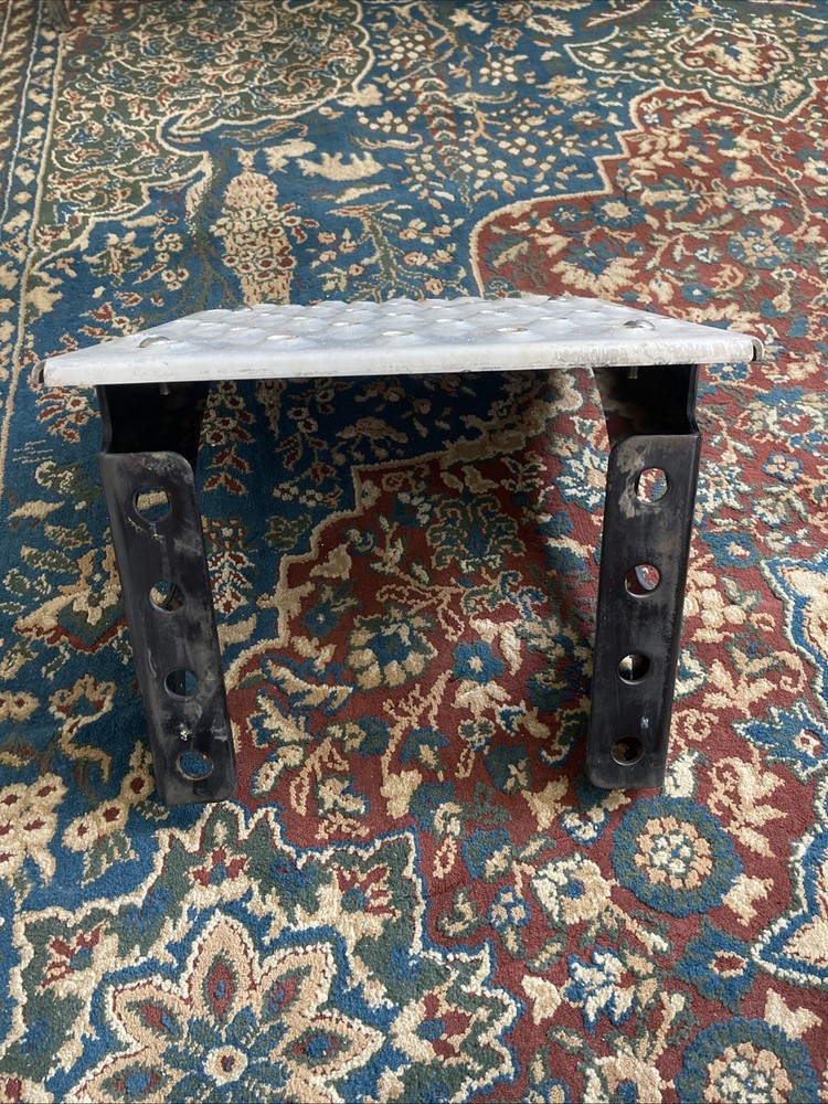 FREIGHTLINER CASCADIA 125 DECK (CATWALK) STEP 3583536