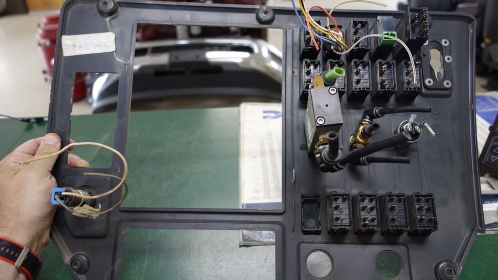 Mack Switch Panel 84mt5102m CXU613