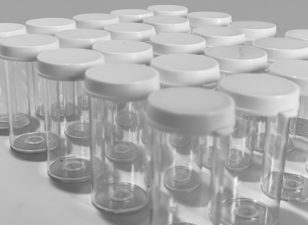 Storage Vials Plastic 7 dram (25ml) with white snap on cap 25 per pack