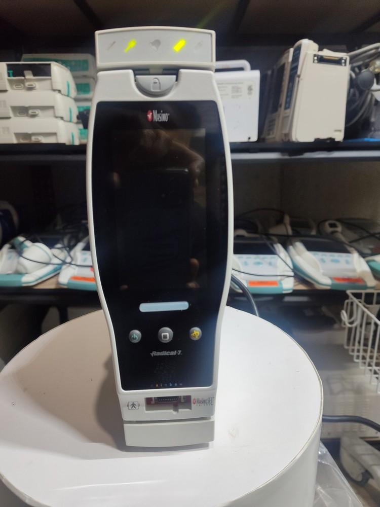 Masimo radical 7 pulse oximeter---No SPO2 cable.