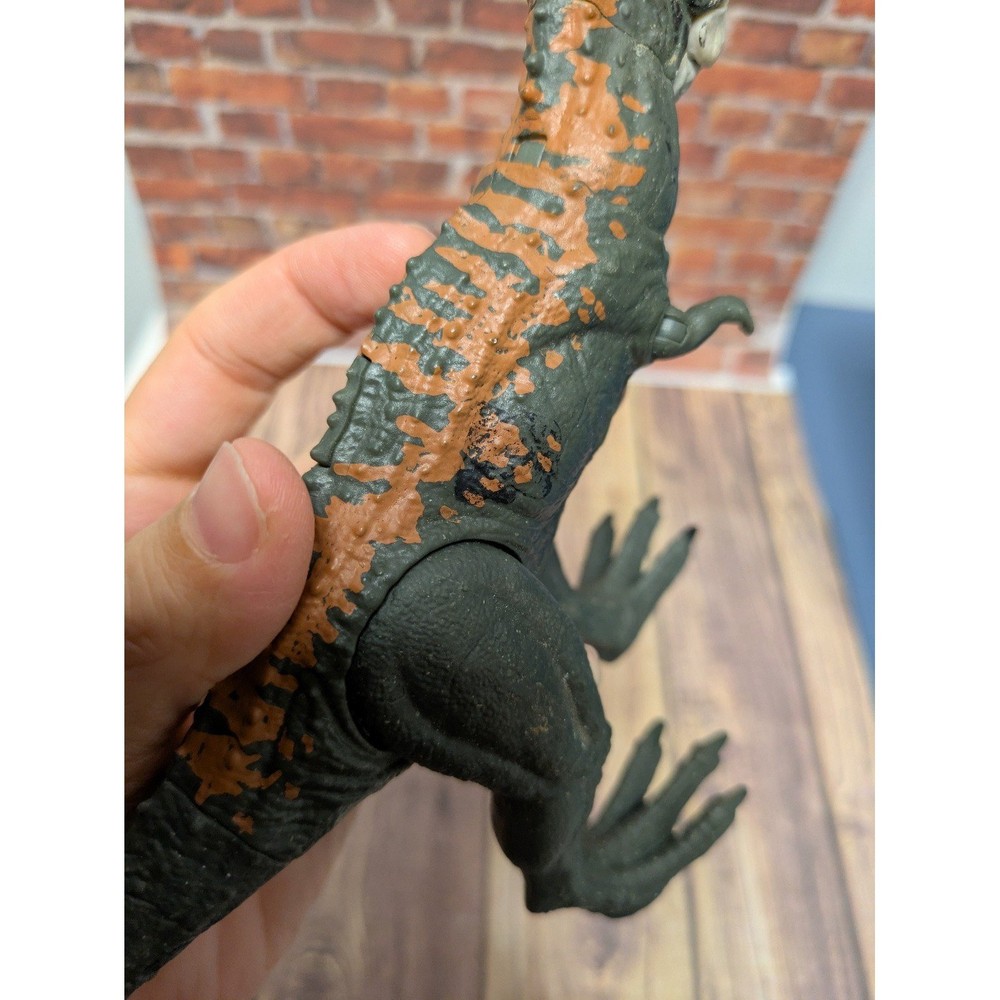 Jurassic World Carnotaurus Owen Escape Pack