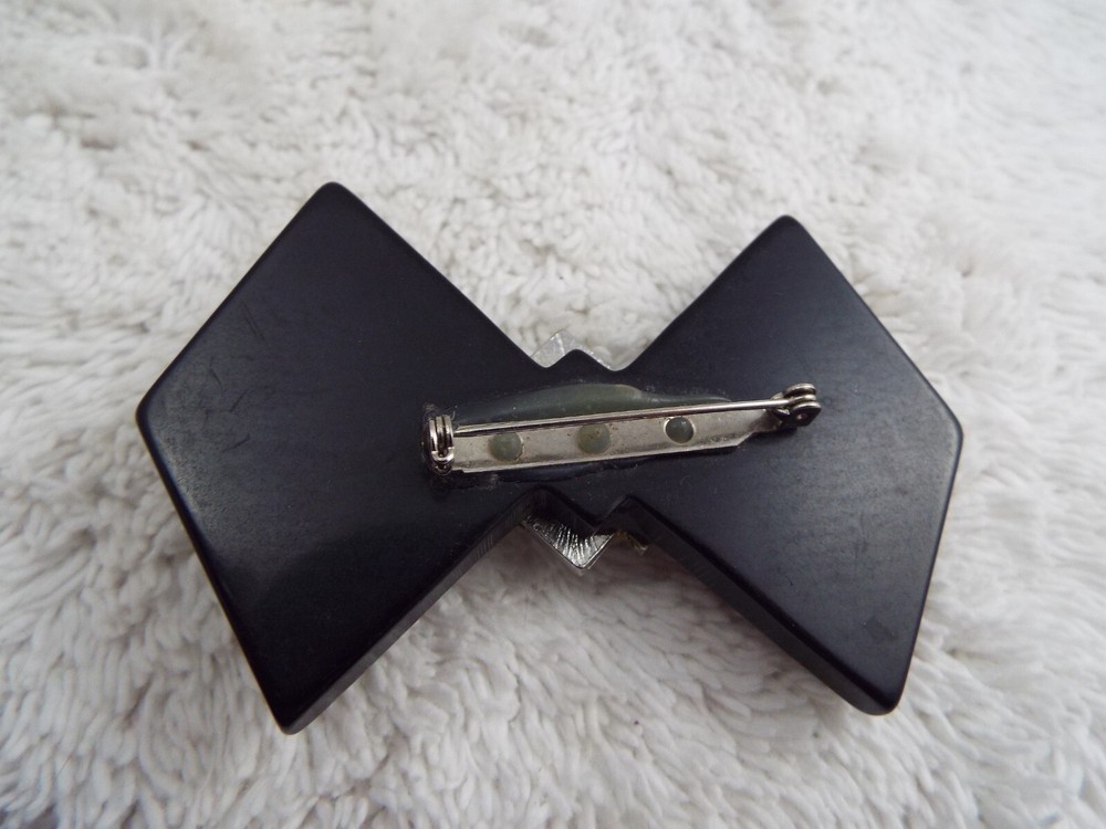 Black Acrylic Bow Pin (J20)