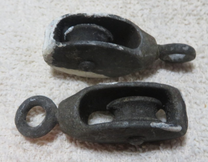 2 VINTAGE SMALL SINGLE ROPE PULLEY