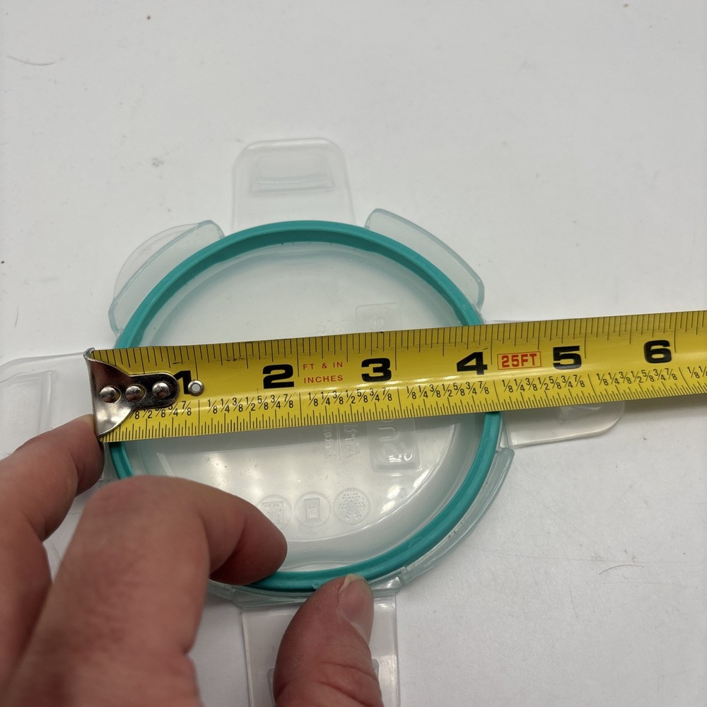 2 Replacement Snapware 4” Round Storage Container Lids Air Tight Leak Proof