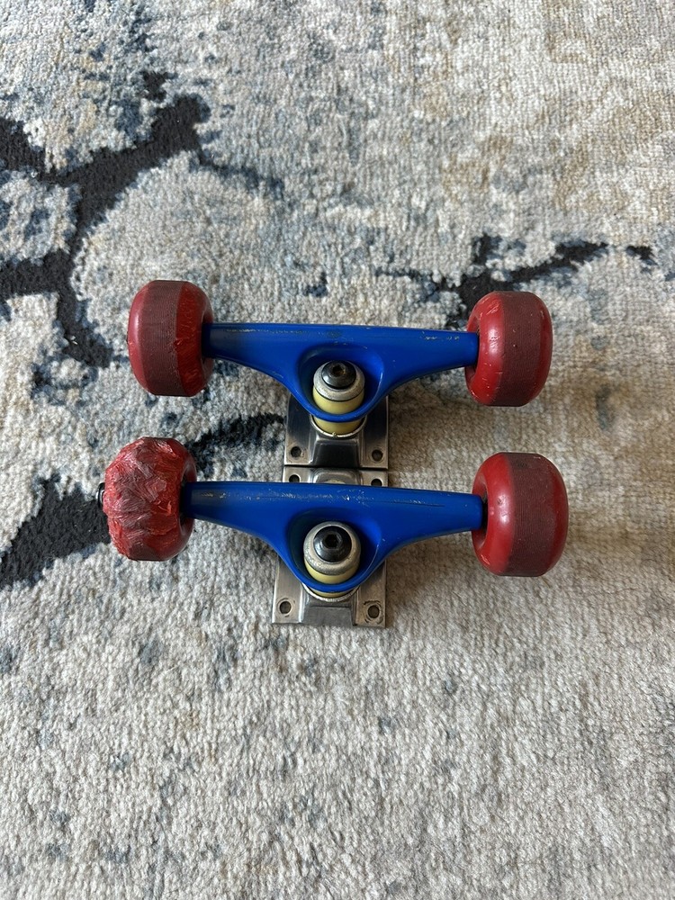 skateboard trucks