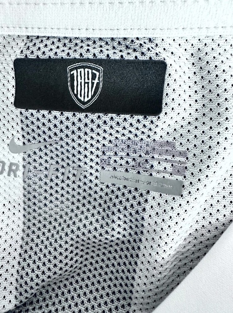Chiellini's Juventus Match-Worn Shirt, 2013/14 - Signed with Dedication