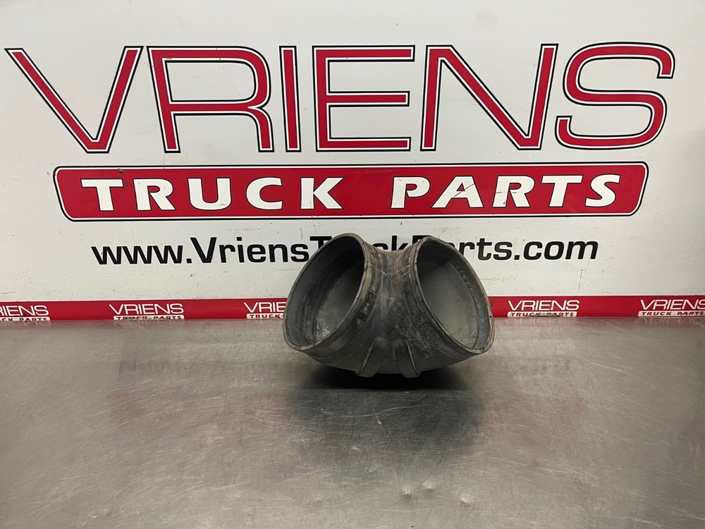 KENWORTH K123-104 ELBOW-RUBBER