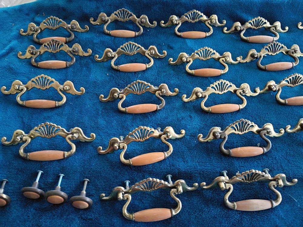 Vtg 24 Brass Oak FRENCH PROVINCIAL Hardware Drawer Pull 2 1/2"centers + 4 Knobs