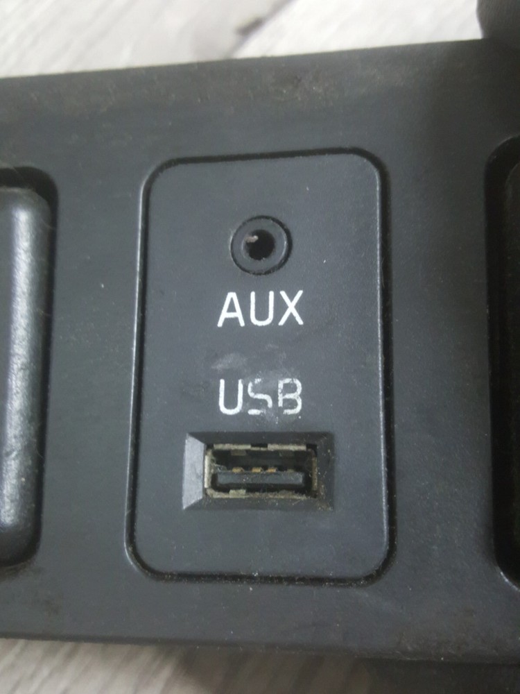 VOLVO VNL SWITCH PANEL FOR DASH PANEL W/ SLEEPER FAN SWITCH 3175616