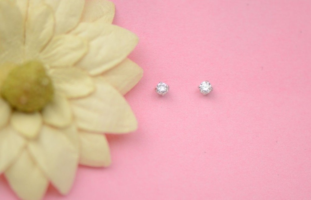 CZ Stud Earring Round cut in 14k white gold Screw back