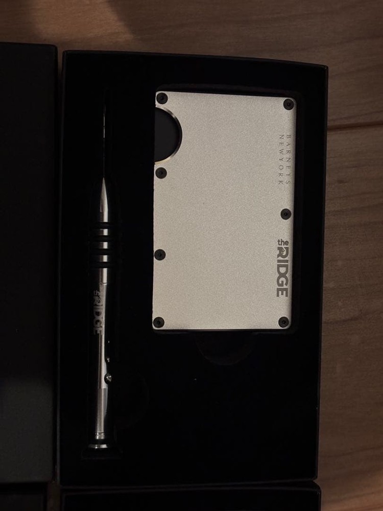 Ridge Card Case Silver with Pen