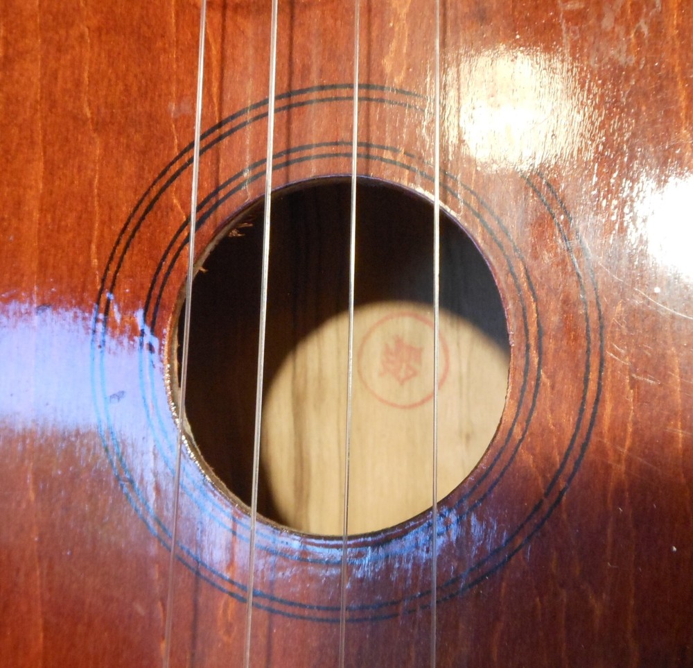THE HAWAIIAN UKULELE SOPRANO NICE CONDITION!