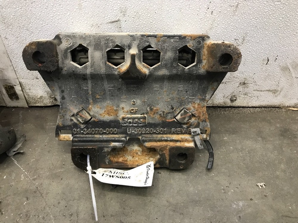 Detroit DD13 Engine Mount - Used