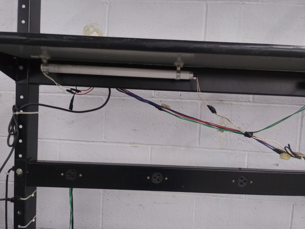 BLACK METAL WORK BENCH 2 X 32 W