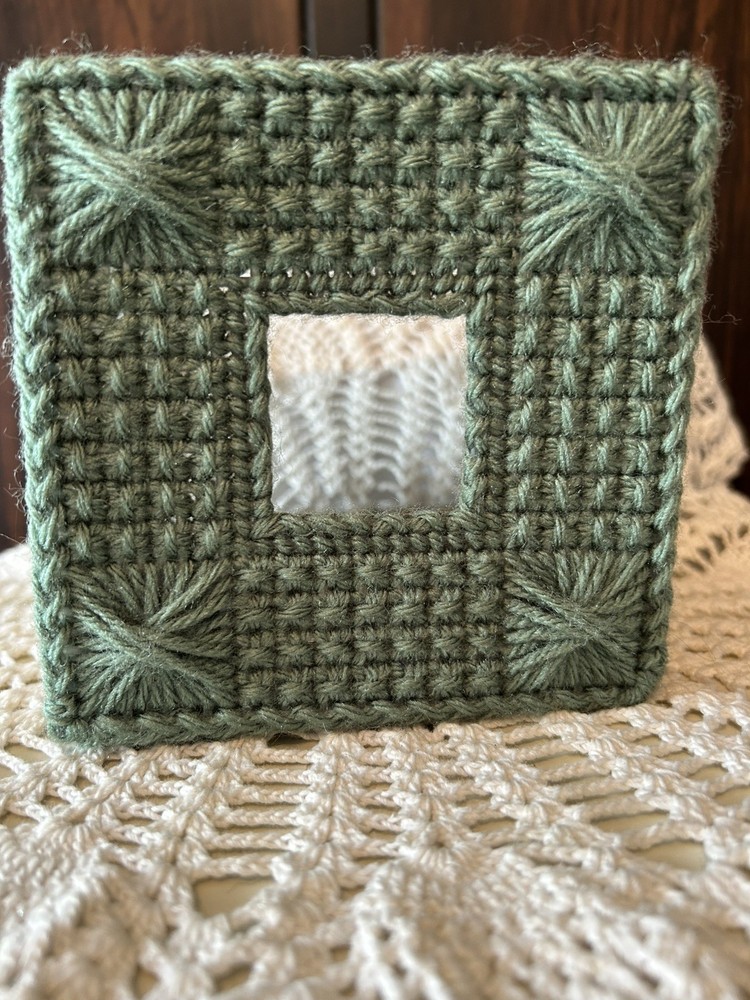 CACTUS SAMPLER / CACTI PLANTS NEW - HANDMADE - PLASTIC CANVAS TISSUE BOX COVER
