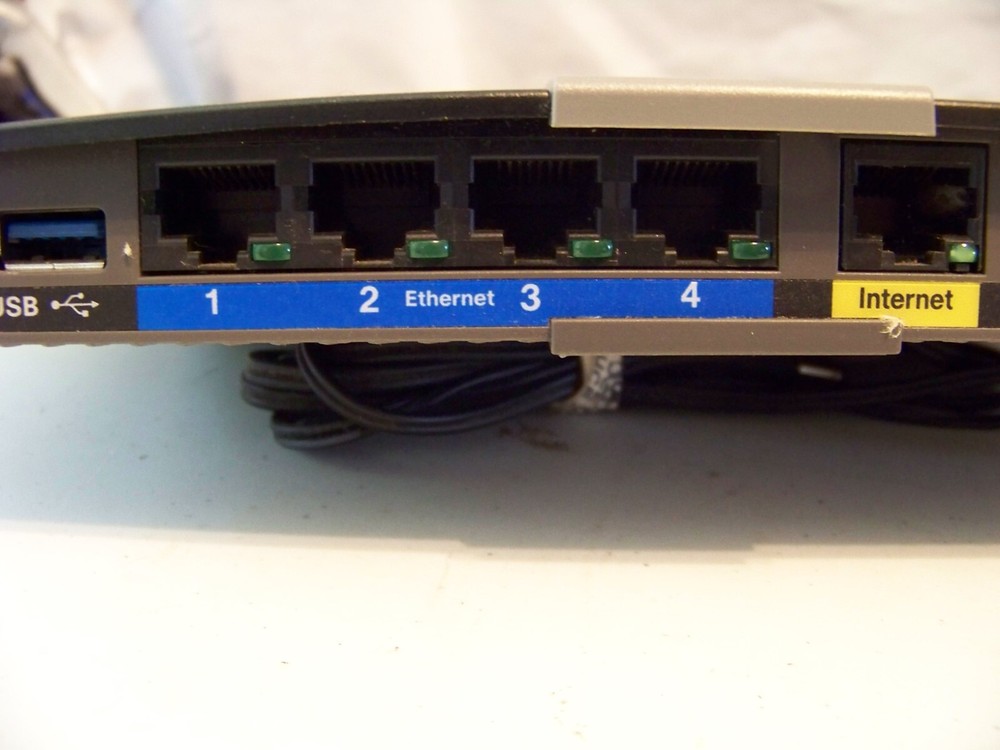 Linksys EA6200 Dual Band Router - Previously Owned