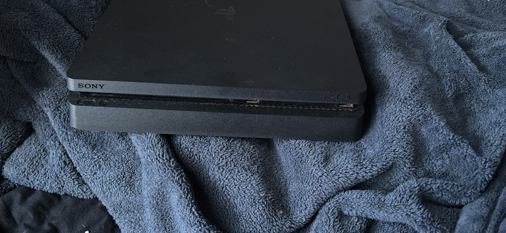 ps4 console slim 1tb black with controller