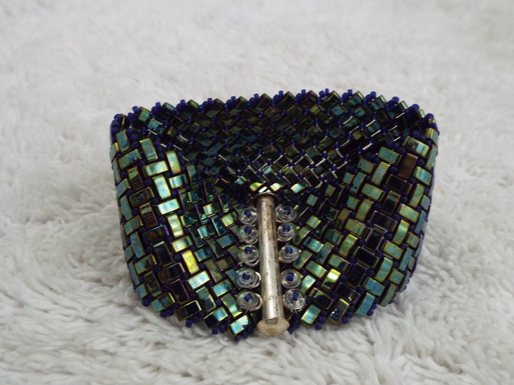 Iridescent Peacock Bead Mesh Bracelet