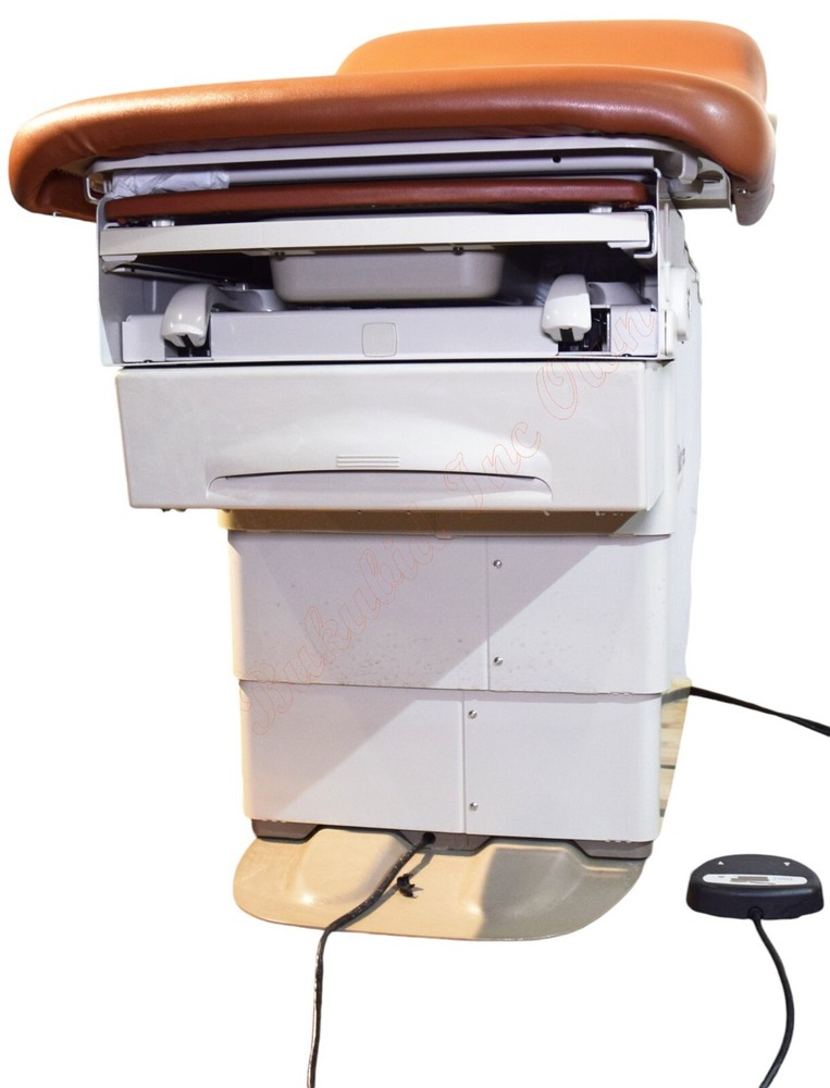 Midmark 222 Power Exam Table