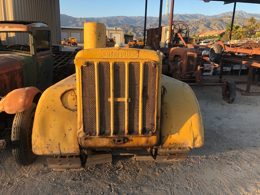 CAT D2 ORCHARD TRACTOR