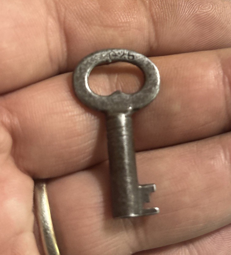 Original Steamer Trunk Key G 25