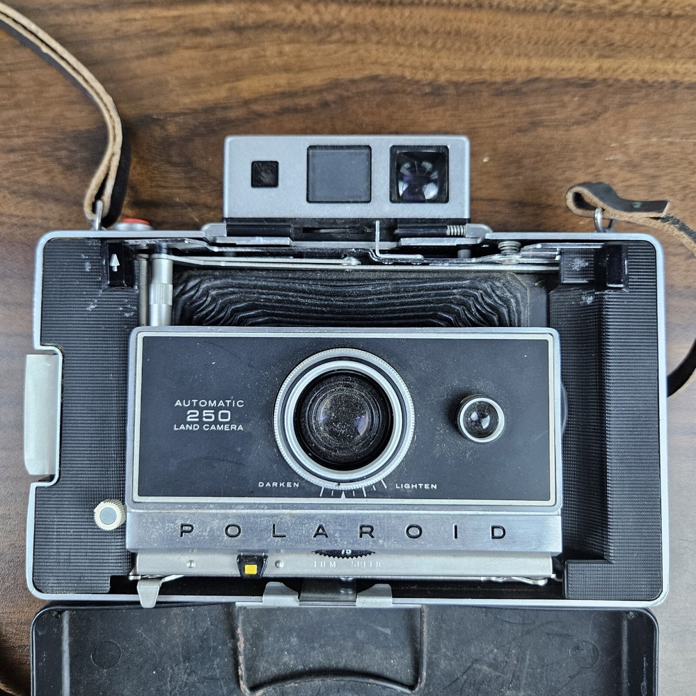 🔥 Vintage Polaroid Automatic 250 Land Camera With Case 🔥