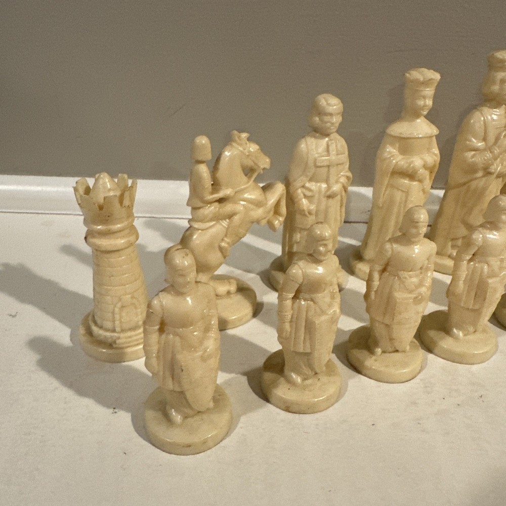 Vintage Roxy Chess Set