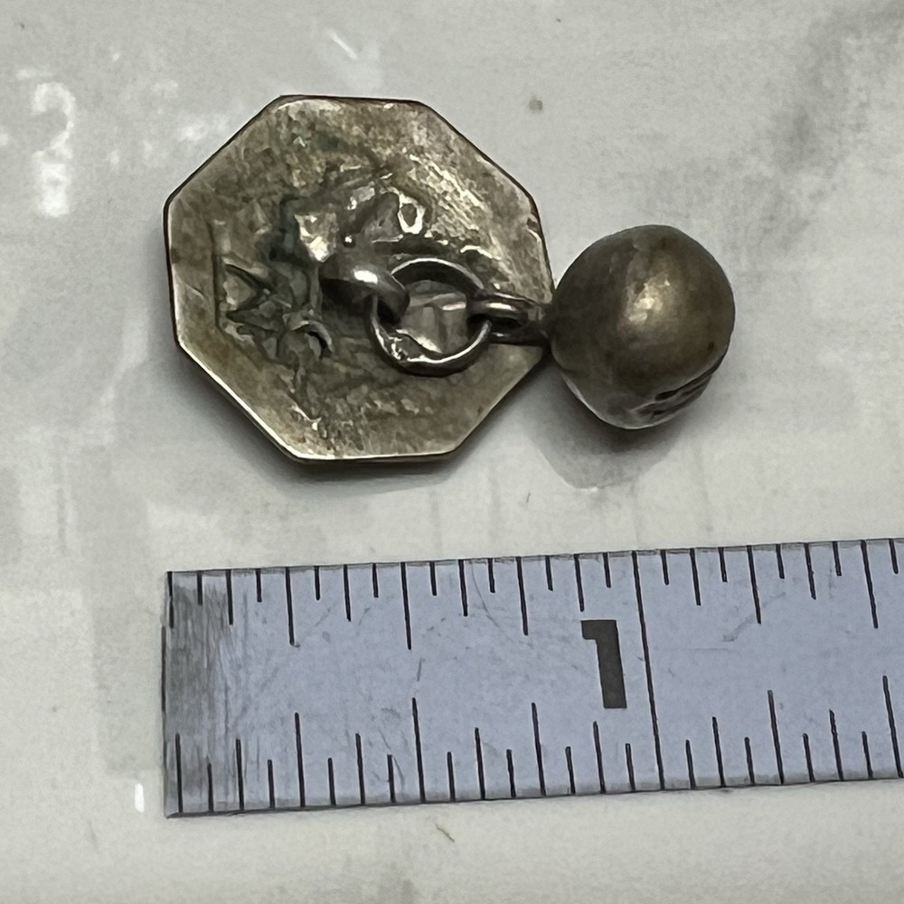 VINTAGE SAMURAI OR FIGURAL SILVER TOGGLE BUTTON Octagon shape 4.19g (Tiny hole )