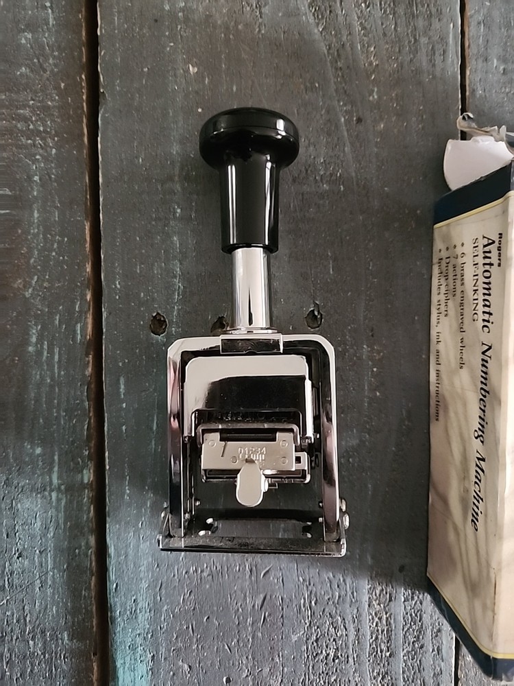 ROGERS AUTOMATIC NUMBERING STAMP MACHINE WITH BOX