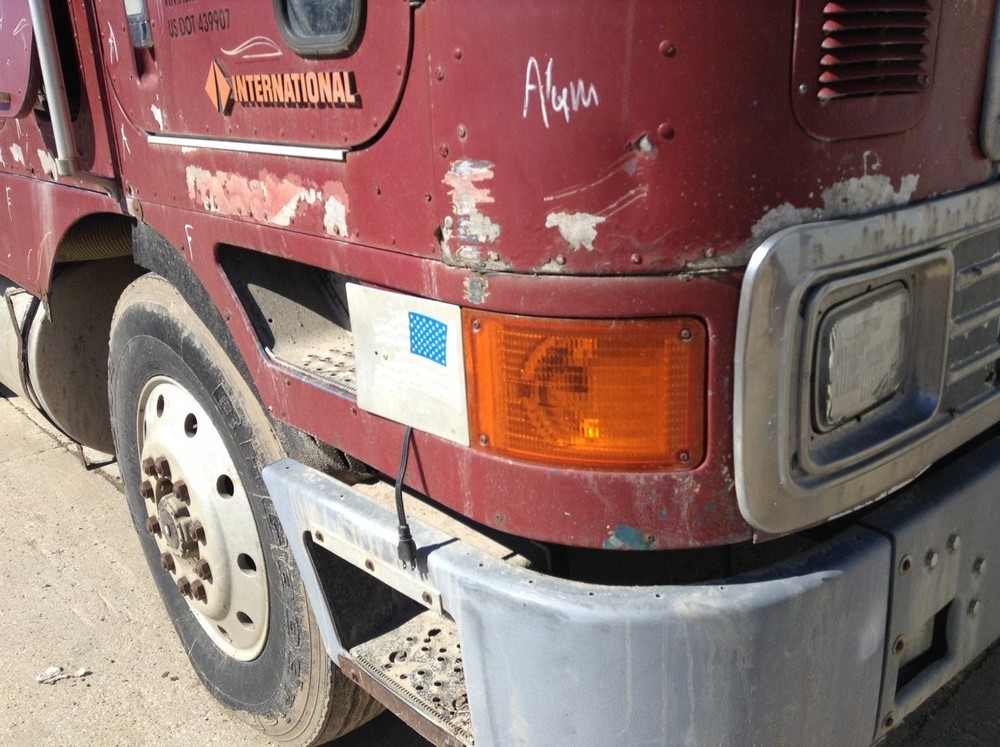 International 9700 FIBERGLASS Right/Passenger BETWEEN CAB AND BUMPER Panel