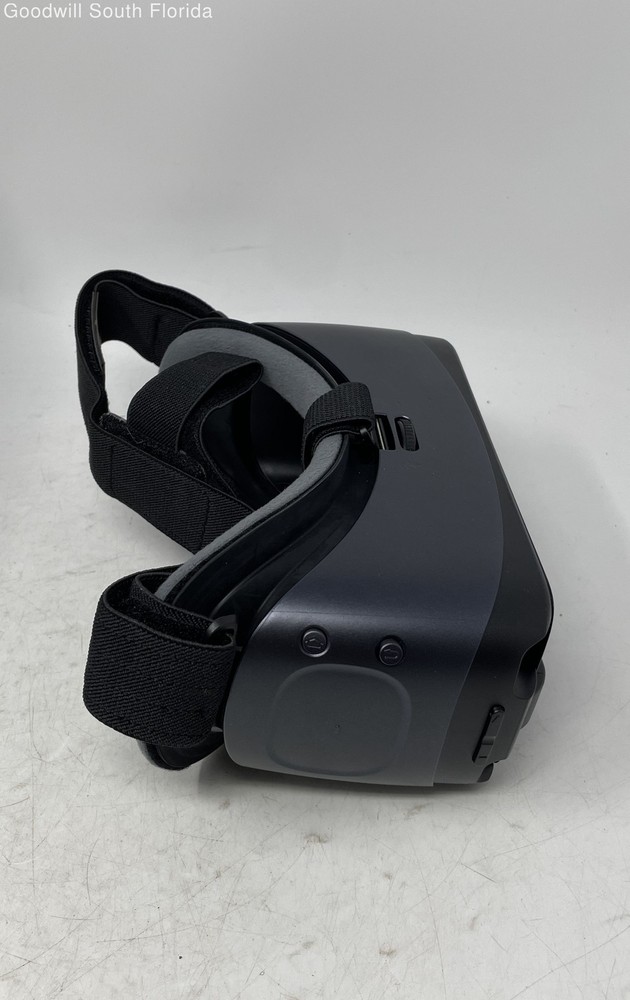 Samsung Gear Black Smartphone VR Headset With Controller Not Tested