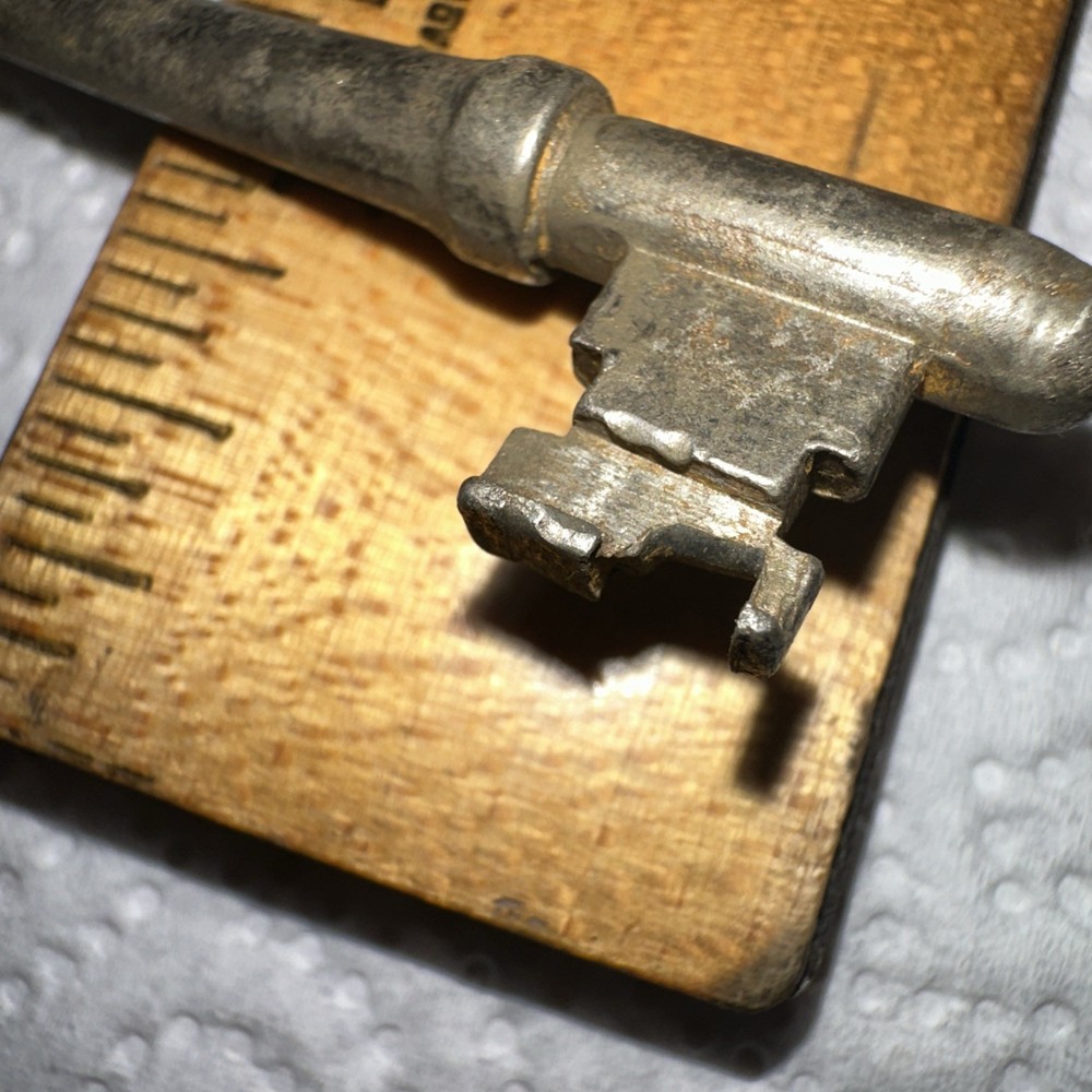 Antique Sargent Skeleton Key #8 Solid Barrel
