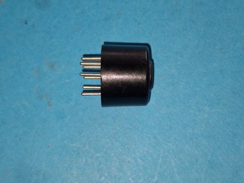 B9A Plug ~ 'In-line' cable entry ~ SATO Japan