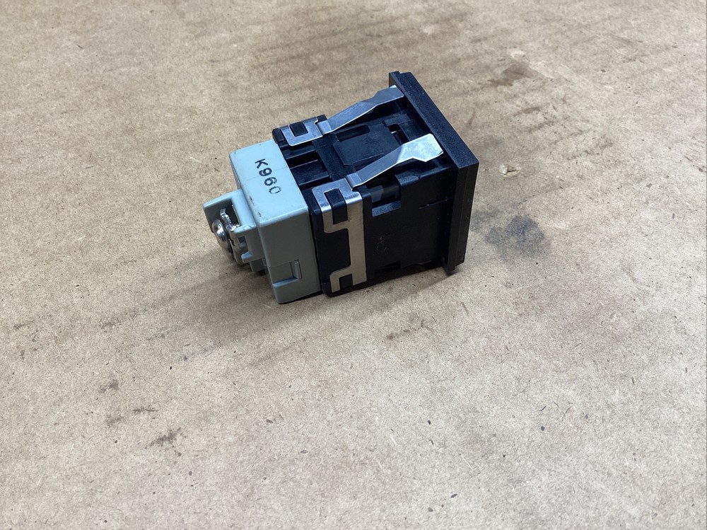 SQUARE IDEC PRIMARY MACHINE LIGHT #808M25