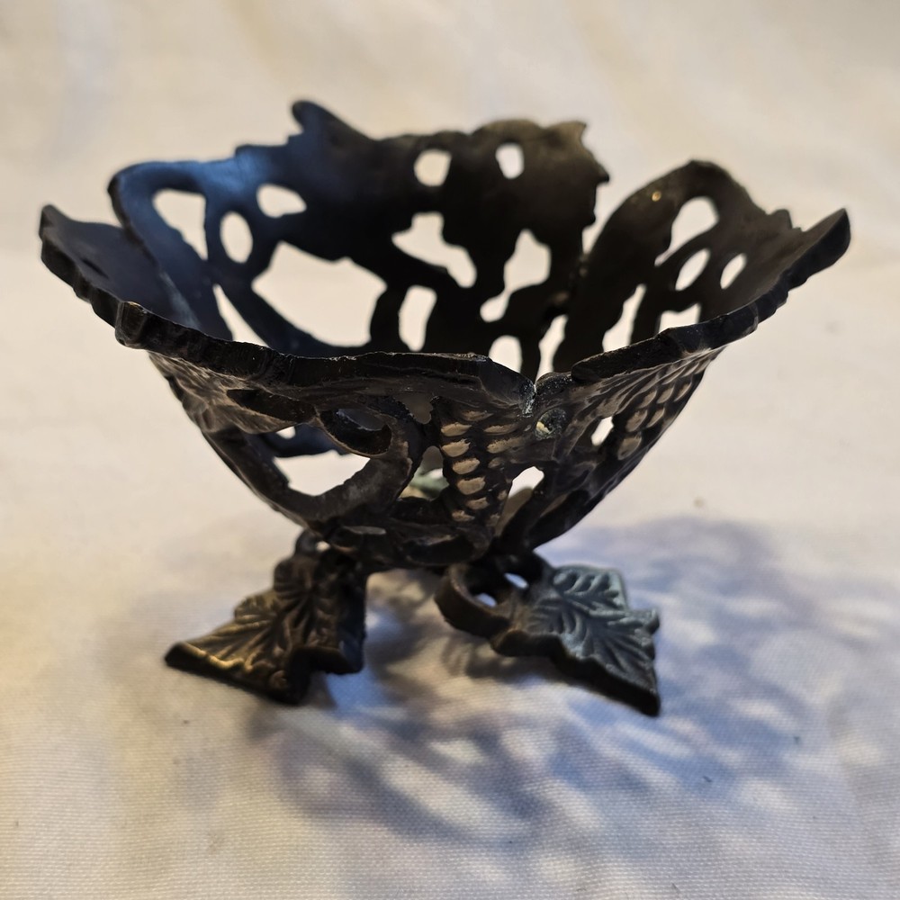 Vintage Cast Iron Grapevine Bowl Openwork Footed Grape Leaf Nut Dish 4.25”